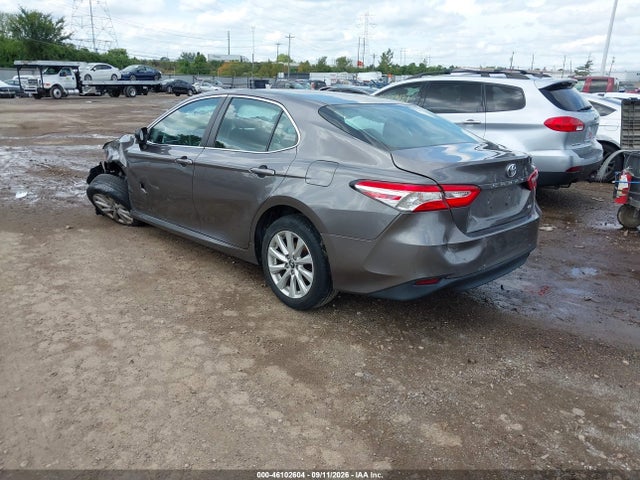 2018 Toyota Camry Le მანქანა იყიდება აუქციონზე, vin: 4T1B11HKXJU058270, აუქციონის ნომერი: 46102604