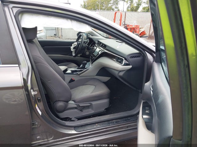 2018 Toyota Camry Le მანქანა იყიდება აუქციონზე, vin: 4T1B11HKXJU058270, აუქციონის ნომერი: 46102604
