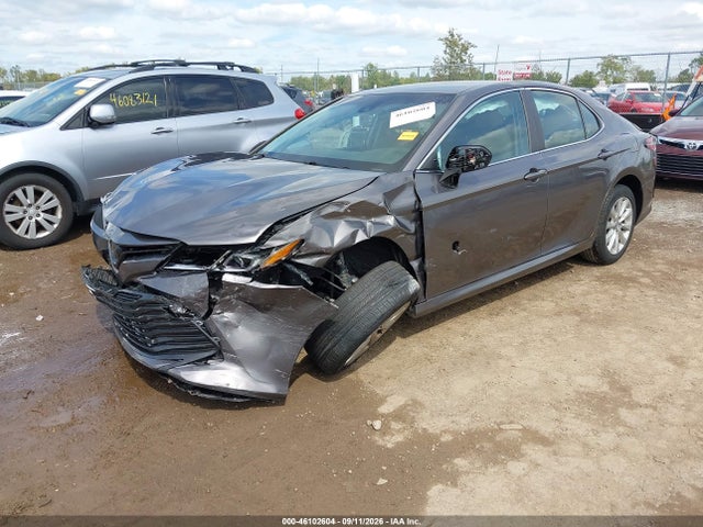 2018 Toyota Camry Le მანქანა იყიდება აუქციონზე, vin: 4T1B11HKXJU058270, აუქციონის ნომერი: 46102604