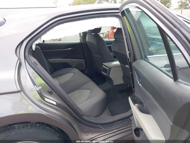 2018 Toyota Camry Le მანქანა იყიდება აუქციონზე, vin: 4T1B11HKXJU058270, აუქციონის ნომერი: 46102604
