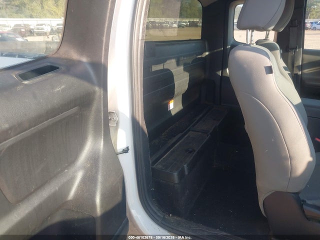 46102678 :رقم المزاد ، 5TFSX5ENXHX056813 vin ، 2017 Toyota Tacoma Sr مزاد بيع