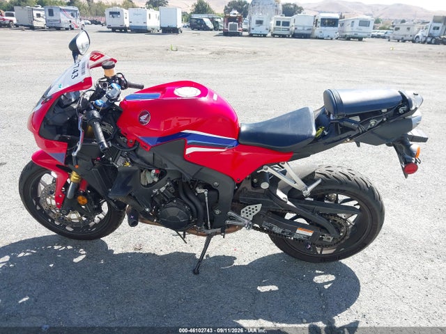 2021 Honda Cbr600 Rr მანქანა იყიდება აუქციონზე, vin: JH2PC40H6MK700075, აუქციონის ნომერი: 46102743