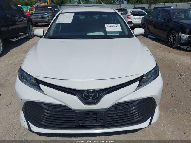 46103015 :رقم المزاد ، 4T1B11HK4JU573216 vin ، 2018 Toyota Camry Le مزاد بيع