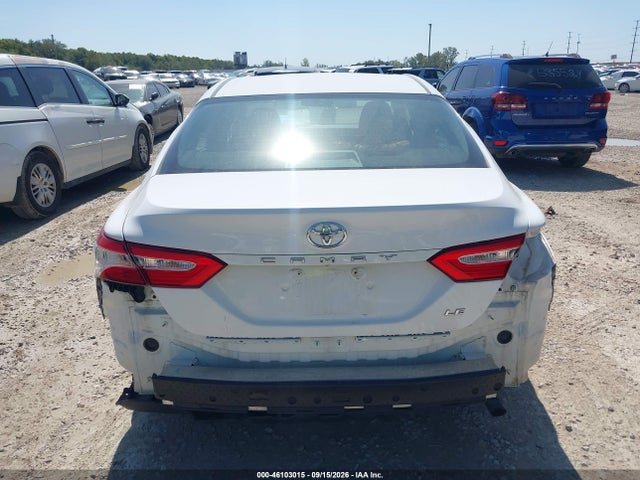 46103015 :رقم المزاد ، 4T1B11HK4JU573216 vin ، 2018 Toyota Camry Le مزاد بيع