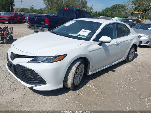46103015 :رقم المزاد ، 4T1B11HK4JU573216 vin ، 2018 Toyota Camry Le مزاد بيع