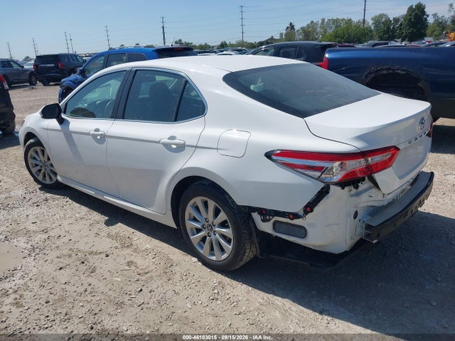 46103015 :رقم المزاد ، 4T1B11HK4JU573216 vin ، 2018 Toyota Camry Le مزاد بيع