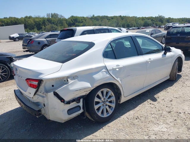 46103015 :رقم المزاد ، 4T1B11HK4JU573216 vin ، 2018 Toyota Camry Le مزاد بيع