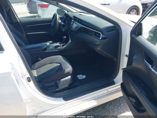 46103015 :رقم المزاد ، 4T1B11HK4JU573216 vin ، 2018 Toyota Camry Le مزاد بيع