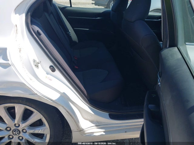 46103015 :رقم المزاد ، 4T1B11HK4JU573216 vin ، 2018 Toyota Camry Le مزاد بيع