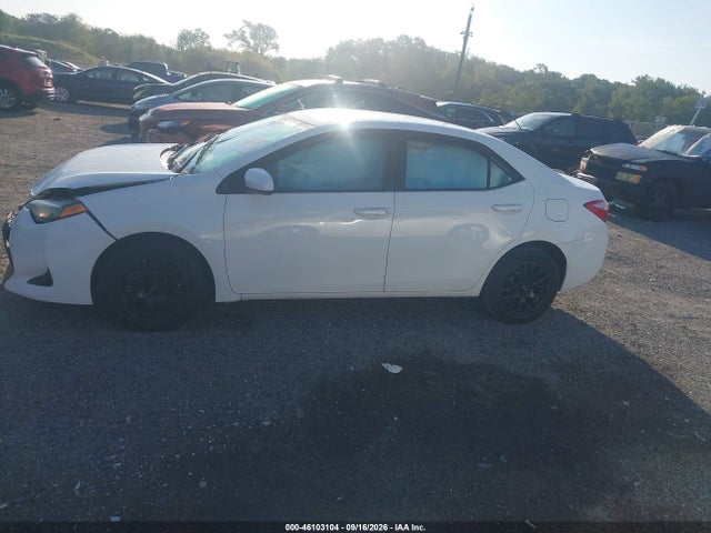 2017 Toyota Corolla Le მანქანა იყიდება აუქციონზე, vin: 5YFBURHE8HP570461, აუქციონის ნომერი: 46103104