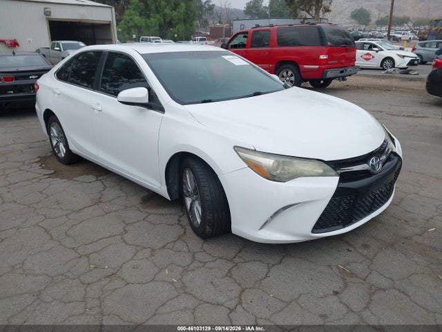 46103129 :رقم المزاد ، 4T1BF1FK1FU105875 vin ، 2015 Toyota Camry Se مزاد بيع