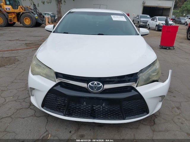 46103129 :رقم المزاد ، 4T1BF1FK1FU105875 vin ، 2015 Toyota Camry Se مزاد بيع