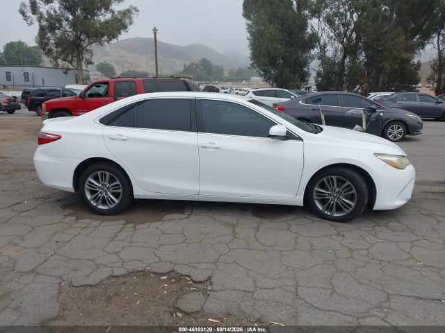 46103129 :رقم المزاد ، 4T1BF1FK1FU105875 vin ، 2015 Toyota Camry Se مزاد بيع
