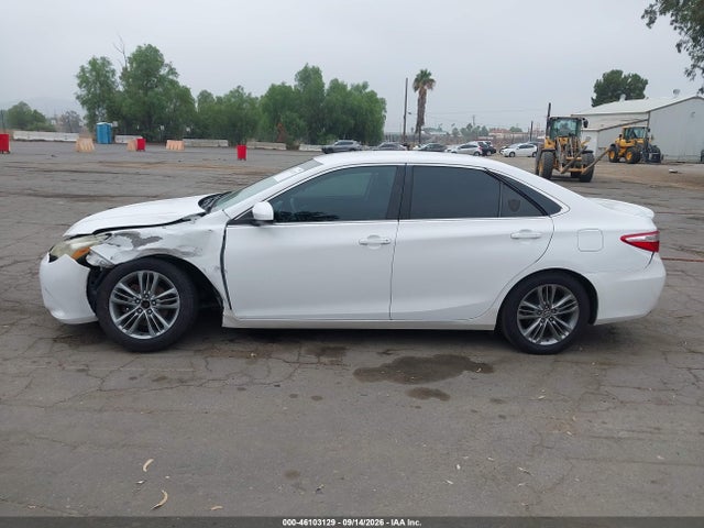 46103129 :رقم المزاد ، 4T1BF1FK1FU105875 vin ، 2015 Toyota Camry Se مزاد بيع