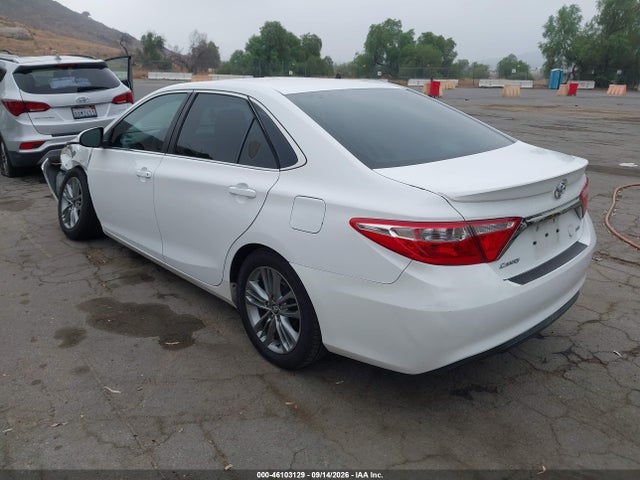 46103129 :رقم المزاد ، 4T1BF1FK1FU105875 vin ، 2015 Toyota Camry Se مزاد بيع