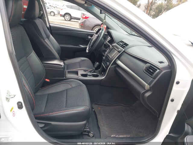 46103129 :رقم المزاد ، 4T1BF1FK1FU105875 vin ، 2015 Toyota Camry Se مزاد بيع