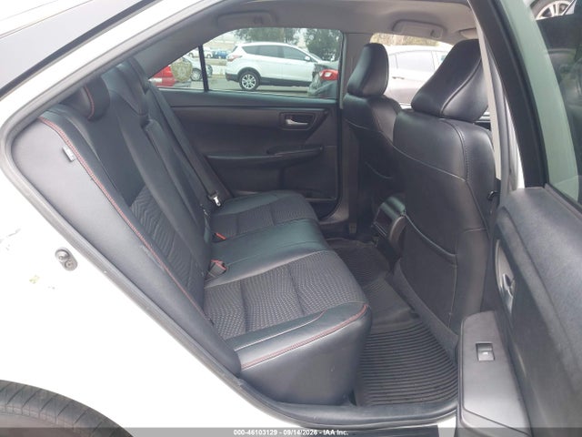 46103129 :رقم المزاد ، 4T1BF1FK1FU105875 vin ، 2015 Toyota Camry Se مزاد بيع
