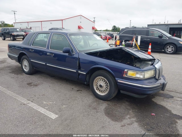Продажа на аукционе авто 1995 Lincoln Town Car Signature/spinnaker, vin: 1LNLM82W1SY635035, номер лота: 46103202