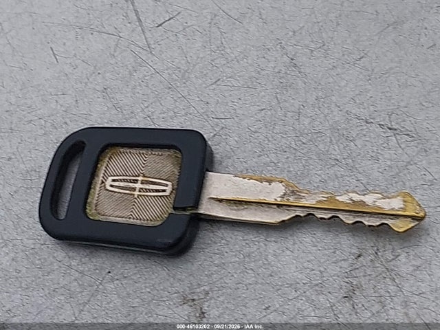 Продажа на аукционе авто 1995 Lincoln Town Car Signature/spinnaker, vin: 1LNLM82W1SY635035, номер лота: 46103202