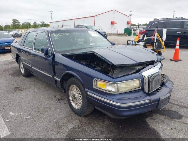 Продажа на аукционе авто 1995 Lincoln Town Car Signature/spinnaker, vin: 1LNLM82W1SY635035, номер лота: 46103202