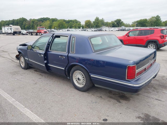 Продажа на аукционе авто 1995 Lincoln Town Car Signature/spinnaker, vin: 1LNLM82W1SY635035, номер лота: 46103202