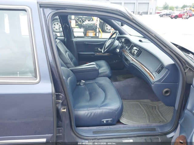 Продажа на аукционе авто 1995 Lincoln Town Car Signature/spinnaker, vin: 1LNLM82W1SY635035, номер лота: 46103202