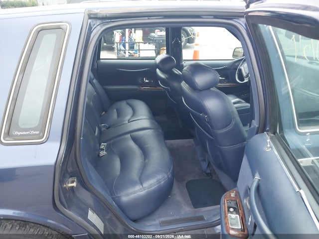 Продажа на аукционе авто 1995 Lincoln Town Car Signature/spinnaker, vin: 1LNLM82W1SY635035, номер лота: 46103202