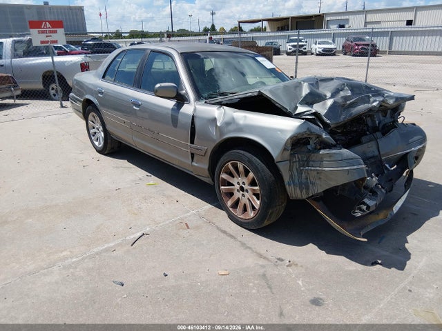 46103412 :رقم المزاد ، 2FAFP73W5YX155323 vin ، 2000 Ford Crown Victoria مزاد بيع