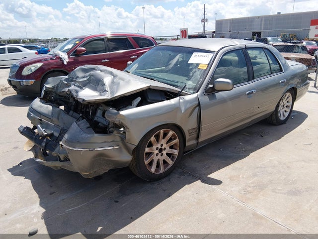 Продажа на аукционе авто 2000 Ford Crown Victoria, vin: 2FAFP73W5YX155323, номер лота: 46103412