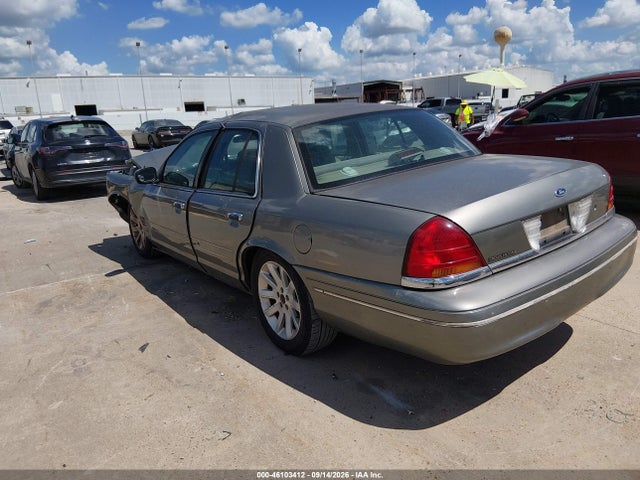 Продажа на аукционе авто 2000 Ford Crown Victoria, vin: 2FAFP73W5YX155323, номер лота: 46103412