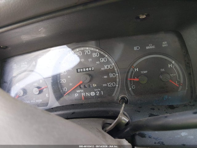 Продажа на аукционе авто 2000 Ford Crown Victoria, vin: 2FAFP73W5YX155323, номер лота: 46103412