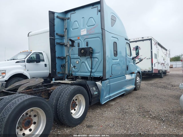 Продажа на аукционе авто 2018 Freightliner New Cascadia 126, vin: 3AKJHHDR9JSJZ2133, номер лота: 46103557