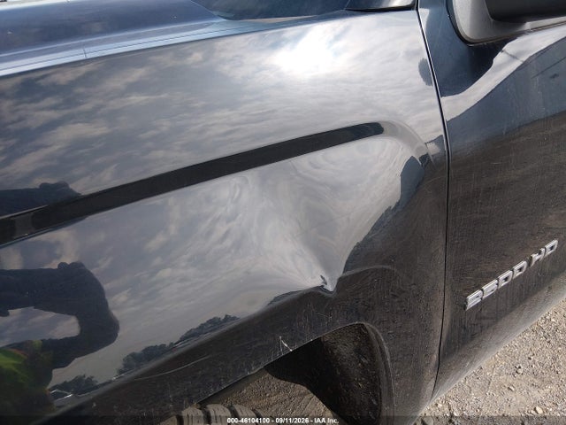46104100 :رقم المزاد ، 1GC1KUEG9JF257720 vin ، 2018 Chevrolet Silverado 2500hd Wt مزاد بيع