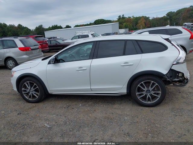 Продаж на аукціоні авто 2016 Volvo V60 Cross Country T5, vin: YV4612HK9G1010441, номер лоту: 46104108