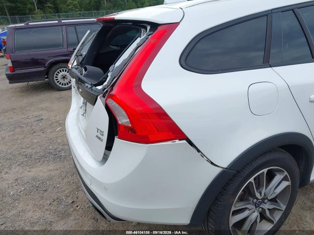 Продаж на аукціоні авто 2016 Volvo V60 Cross Country T5, vin: YV4612HK9G1010441, номер лоту: 46104108