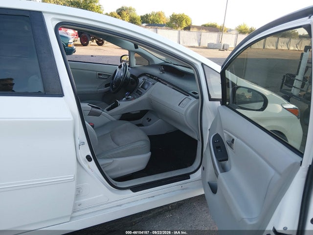 Toyota Prius Four 2014 JTDKN3DU2E1749294 Image 5