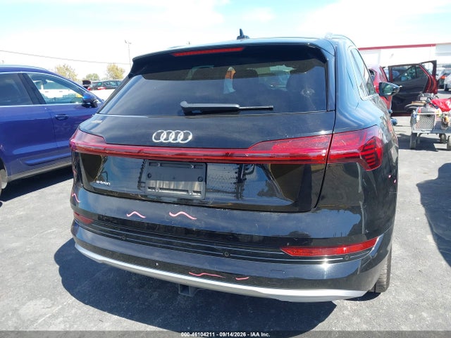 Продаж на аукціоні авто 2019 Audi E-tron Premium Plus, vin: WA1LABGE1KB018144, номер лоту: 46104211