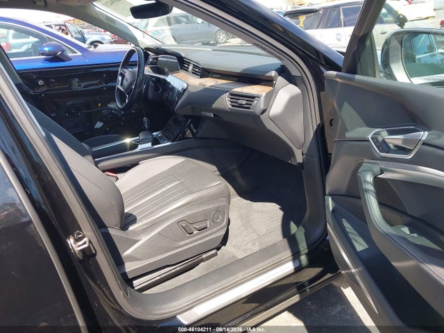 Продаж на аукціоні авто 2019 Audi E-tron Premium Plus, vin: WA1LABGE1KB018144, номер лоту: 46104211