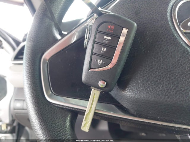 46104212 :رقم المزاد ، 4T1B11HK5JU571314 vin ، 2018 Toyota Camry Le مزاد بيع
