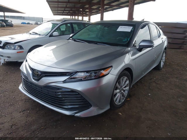 46104212 :رقم المزاد ، 4T1B11HK5JU571314 vin ، 2018 Toyota Camry Le مزاد بيع