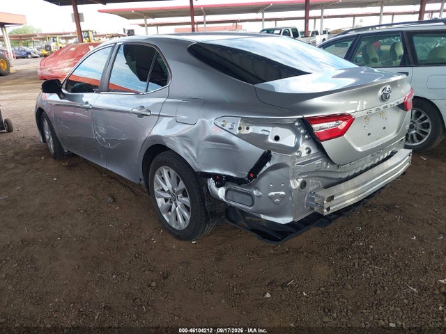 46104212 :رقم المزاد ، 4T1B11HK5JU571314 vin ، 2018 Toyota Camry Le مزاد بيع