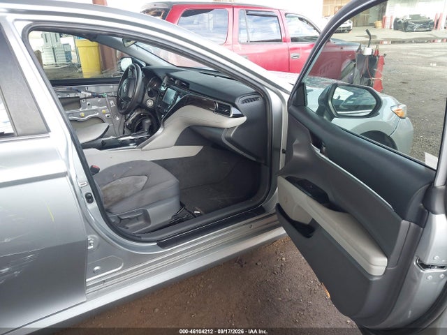 46104212 :رقم المزاد ، 4T1B11HK5JU571314 vin ، 2018 Toyota Camry Le مزاد بيع