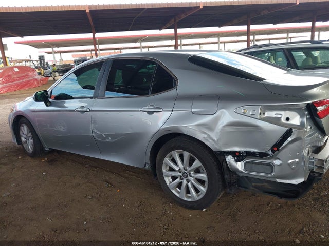 46104212 :رقم المزاد ، 4T1B11HK5JU571314 vin ، 2018 Toyota Camry Le مزاد بيع