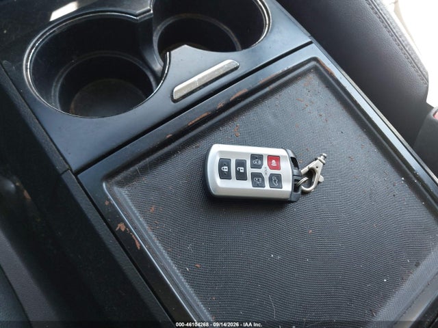 5TDXK3DC2GS758640 Toyota Sienna Se 8 Passenger