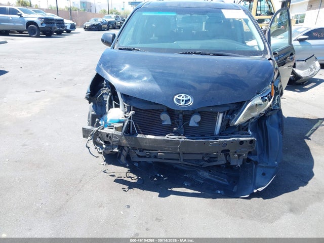 5TDXK3DC2GS758640 Toyota Sienna Se 8 Passenger