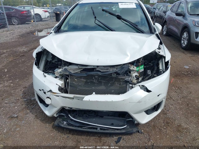 46104377 :رقم المزاد ، 3HGGK5H83FM733568 vin ، 2015 Honda Fit Ex/ex-l مزاد بيع