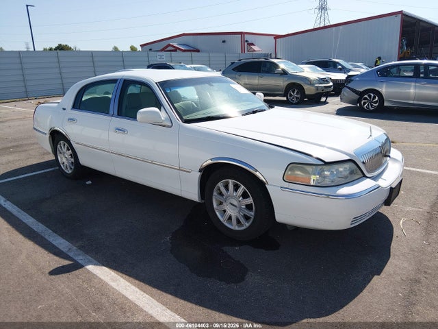 Продаж на аукціоні авто 2007 Lincoln Town Car Signature Limited, vin: 1LNHM82W07Y600726, номер лоту: 46104403