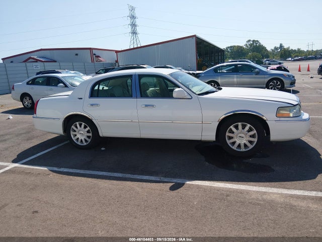 Продаж на аукціоні авто 2007 Lincoln Town Car Signature Limited, vin: 1LNHM82W07Y600726, номер лоту: 46104403