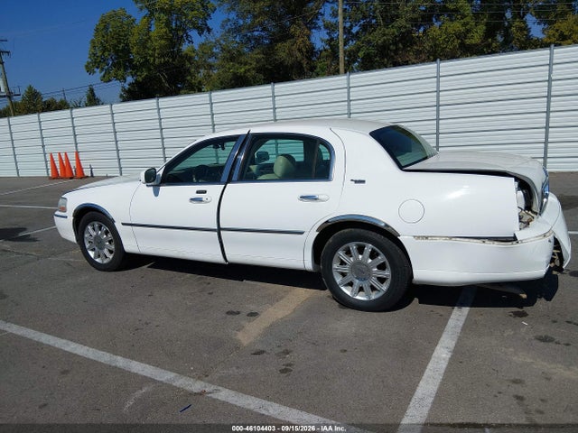 Продаж на аукціоні авто 2007 Lincoln Town Car Signature Limited, vin: 1LNHM82W07Y600726, номер лоту: 46104403