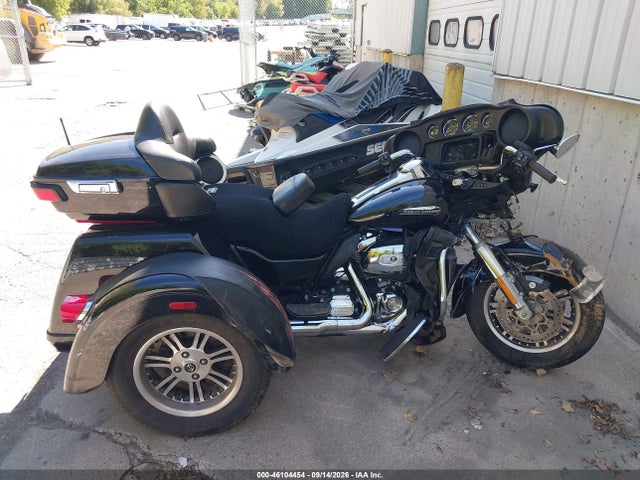 Harley-Davidson FLHTCUTG 2019 1HD1MAF14KB856874 Image 11